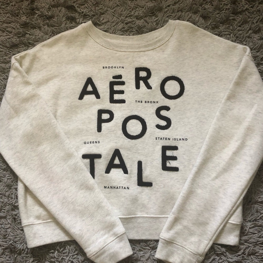 A cream colored crew neck .Only wore once ✨.